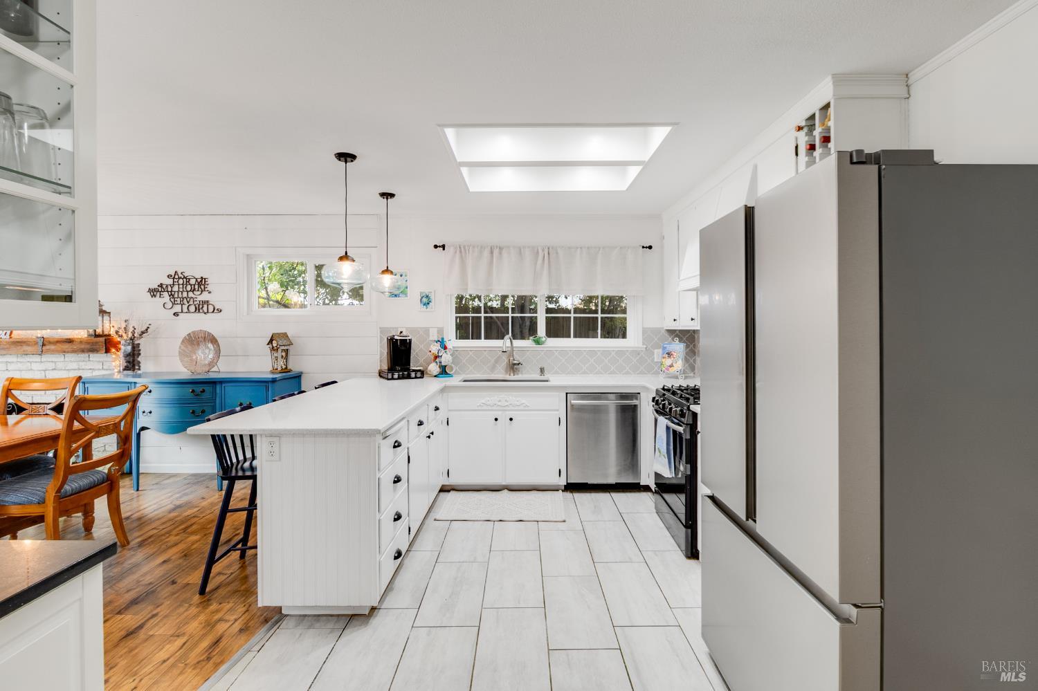 Detail Gallery Image 7 of 52 For 131 Hartford Ave, Vacaville,  CA 95687 - 4 Beds | 2 Baths