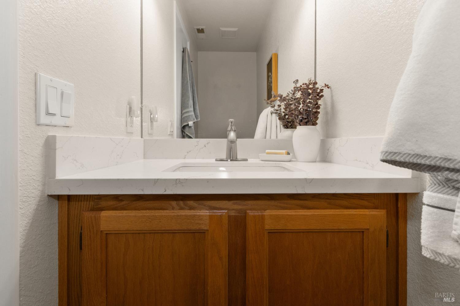 Detail Gallery Image 14 of 33 For 304 Columbia Cir, Benicia,  CA 94510 - 2 Beds | 2/1 Baths