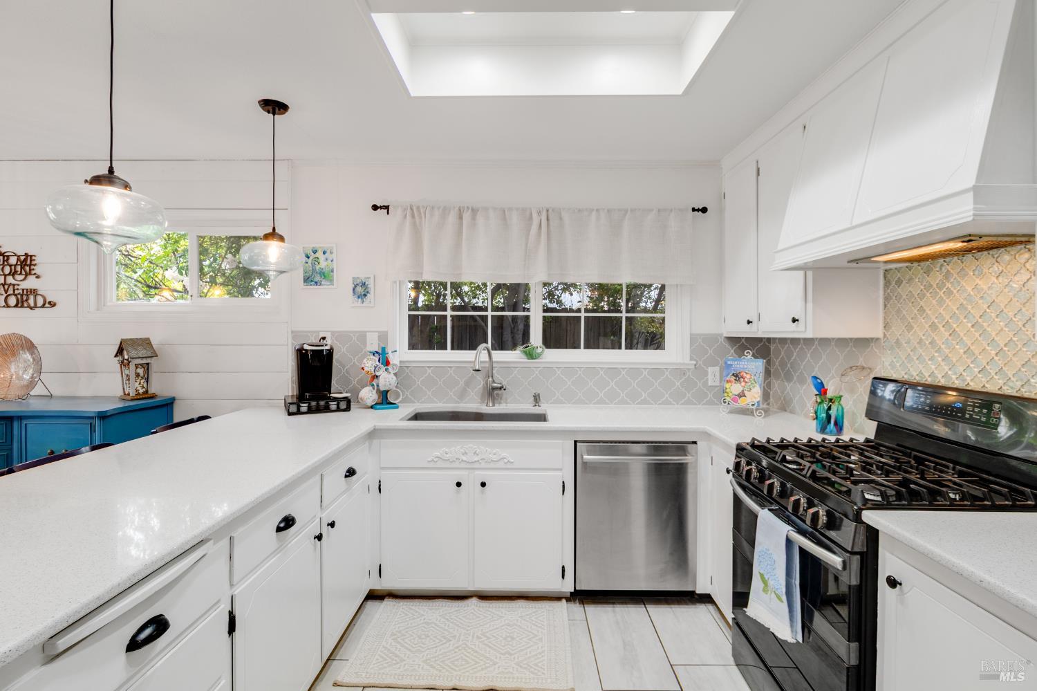 Detail Gallery Image 10 of 52 For 131 Hartford Ave, Vacaville,  CA 95687 - 4 Beds | 2 Baths