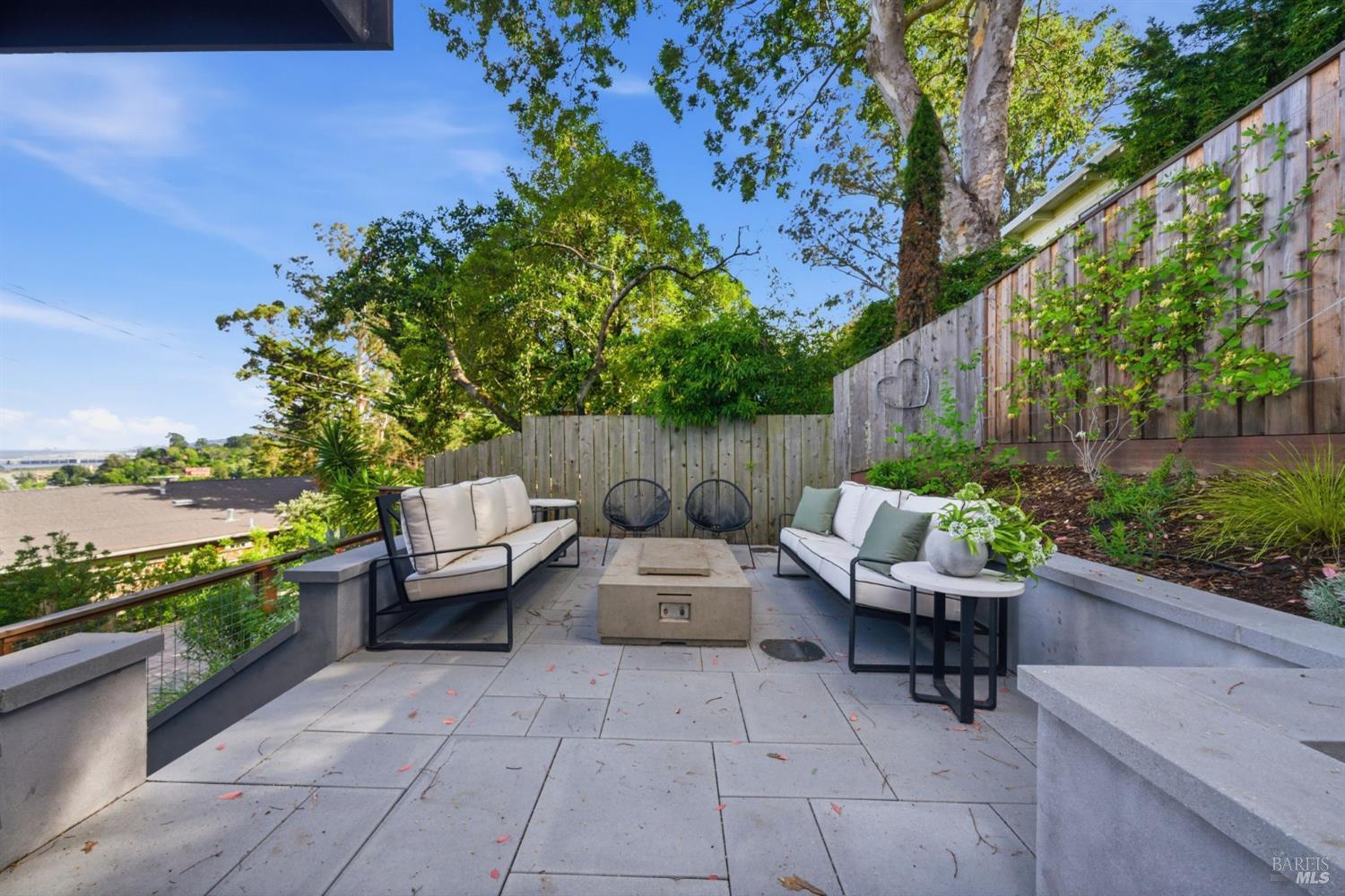 Detail Gallery Image 49 of 88 For 439 Molino Ave, Mill Valley,  CA 94941 - 4 Beds | 2 Baths