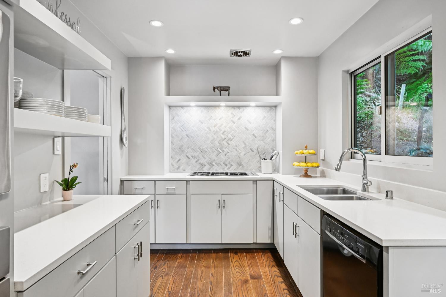 Detail Gallery Image 6 of 18 For 7 Madera Ave, Ross,  CA 94957 - 2 Beds | 2 Baths