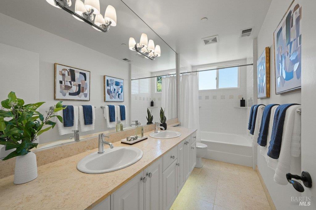 Detail Gallery Image 33 of 58 For 5 Warren Ct, Tiburon,  CA 94920 - 4 Beds | 4/1 Baths