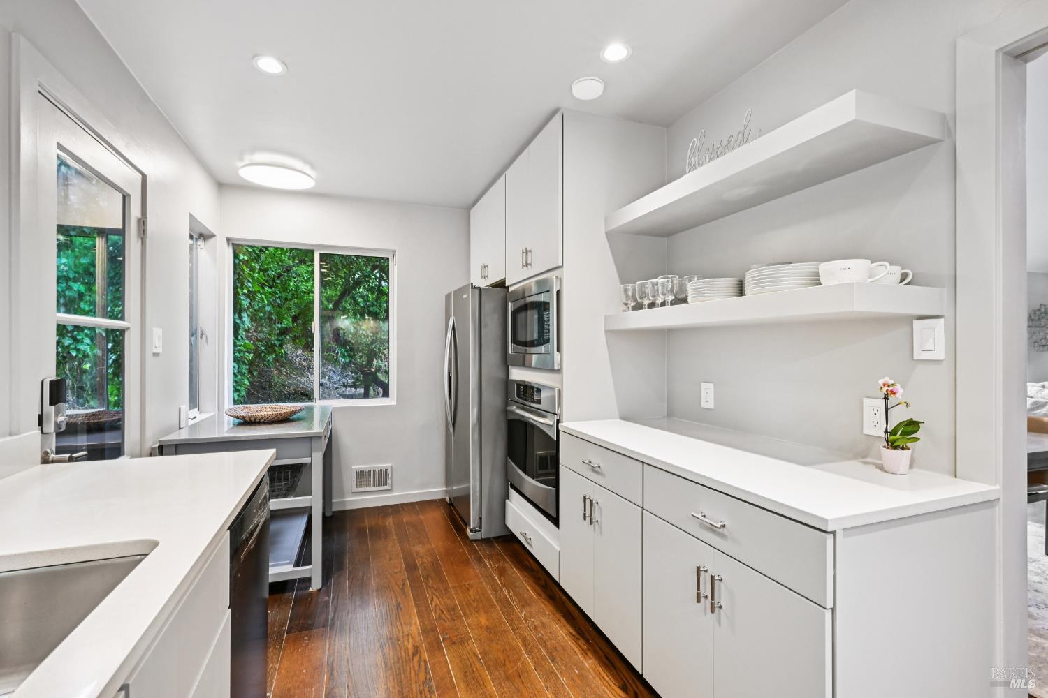 Detail Gallery Image 7 of 18 For 7 Madera Ave, Ross,  CA 94957 - 2 Beds | 2 Baths