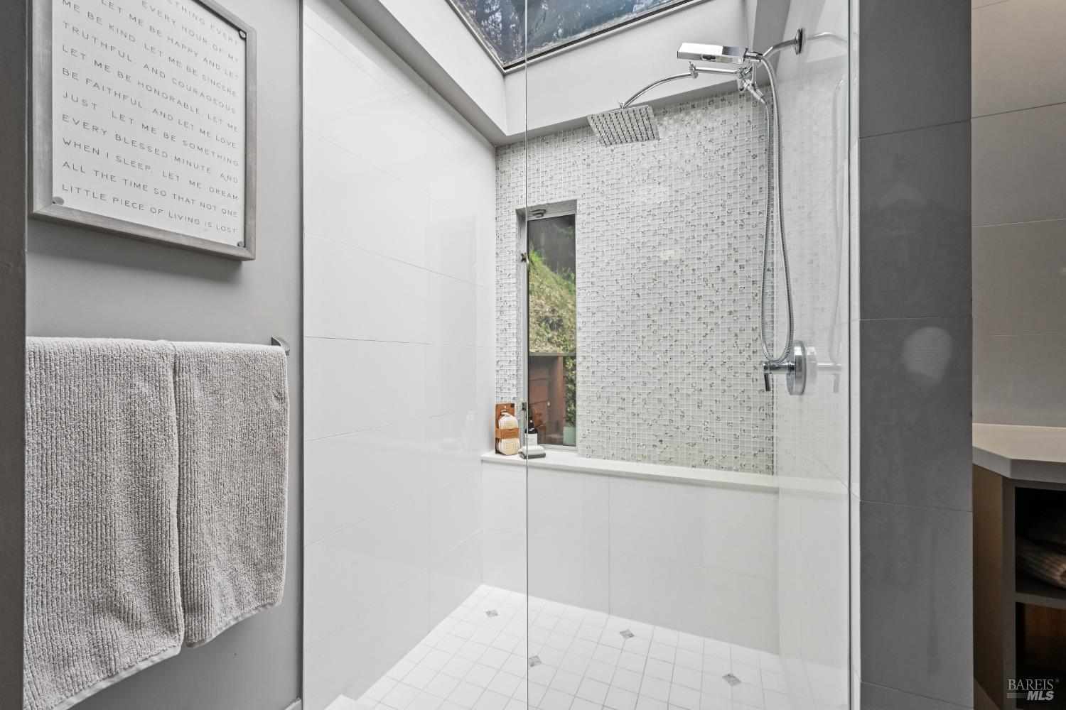 Detail Gallery Image 11 of 18 For 7 Madera Ave, Ross,  CA 94957 - 2 Beds | 2 Baths