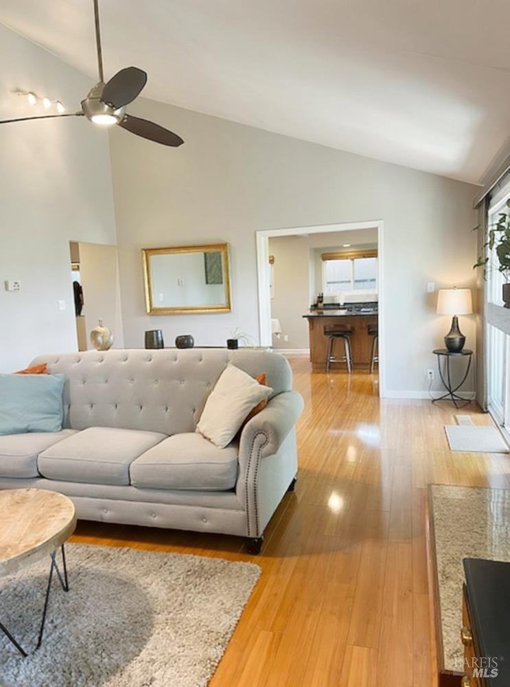 28 Elan Way photo 3