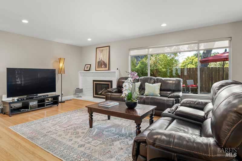 20 Westwood Drive photo 3