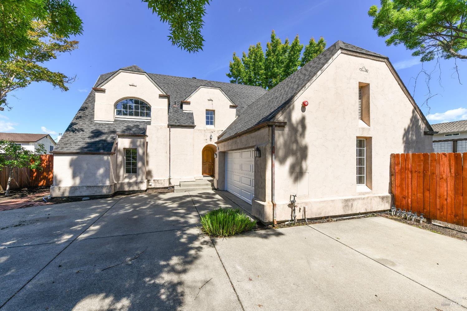 26 Lloyd Court photo 2