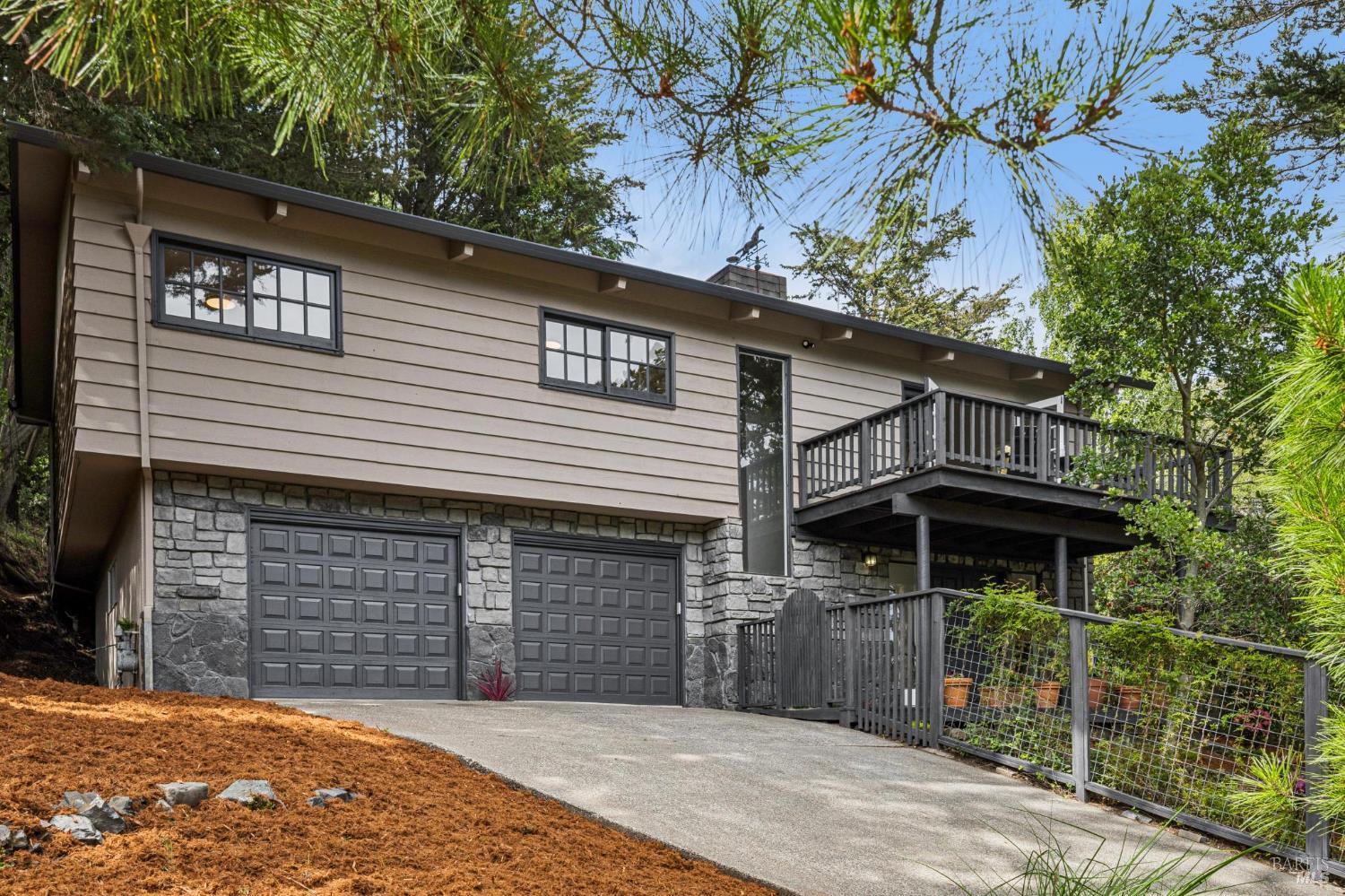 606 Eucalyptus Way photo 3