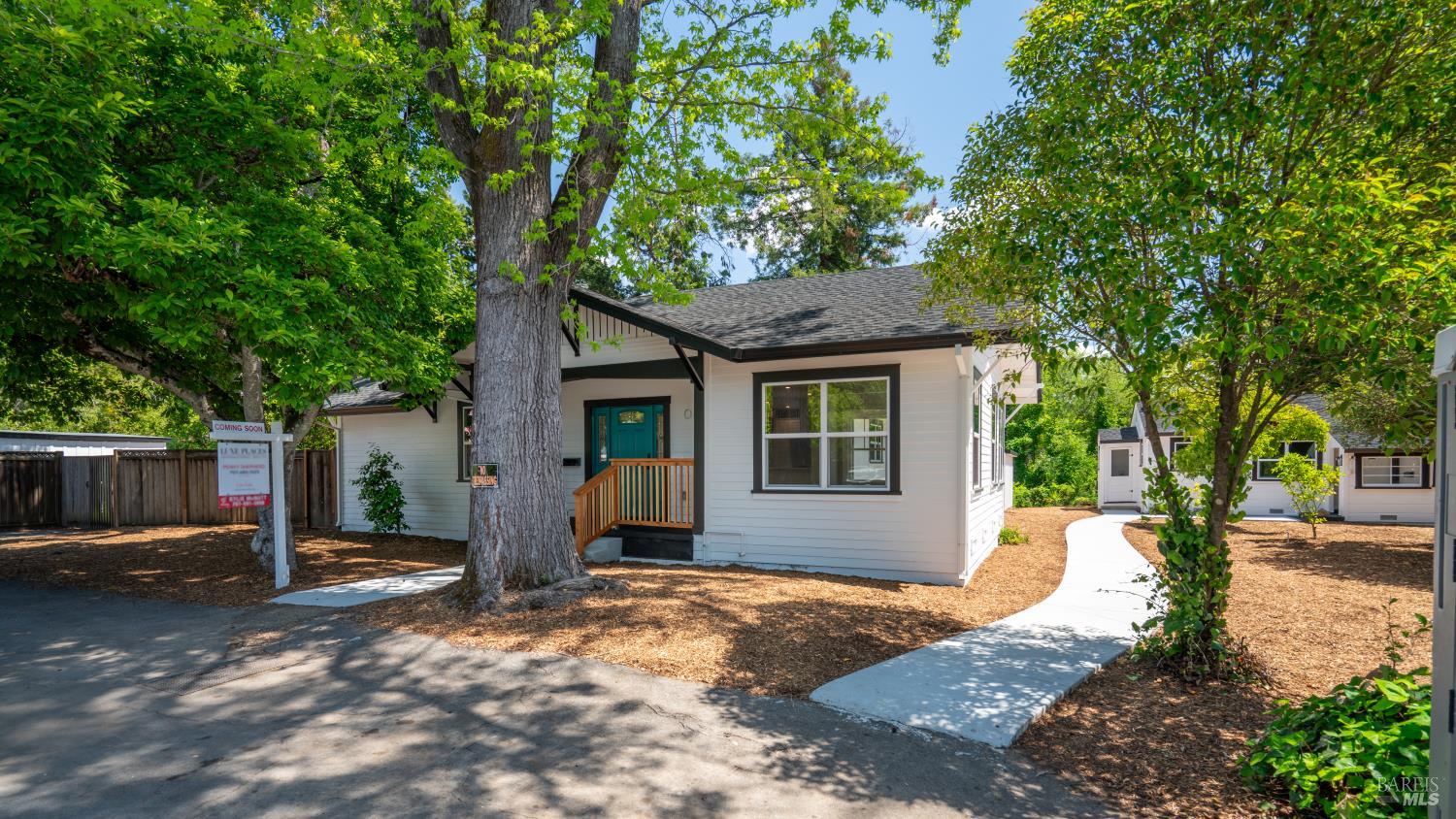 1524 Fair Oaks Court photo 2