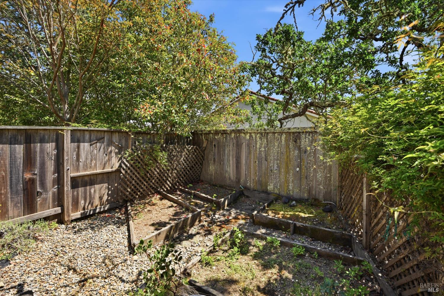 9607 Montez Court photo 3