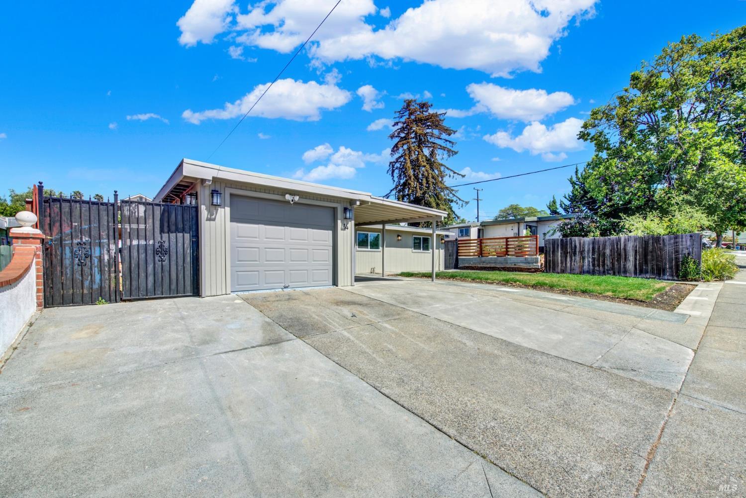 14 Joan Drive photo 3