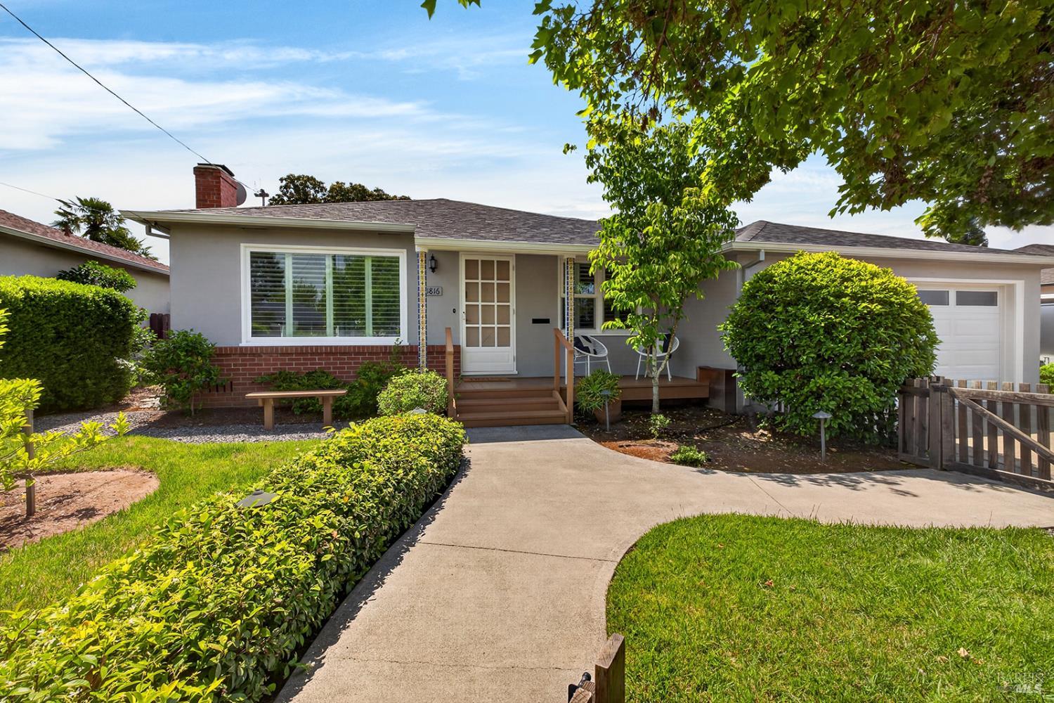 1816 Leonard Avenue photo 2