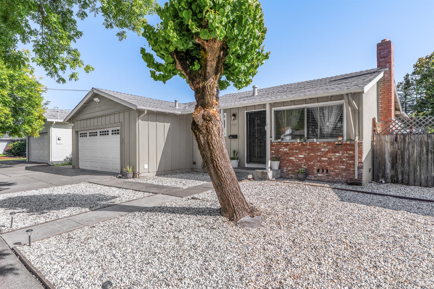 1558 W 3rd Street photo 2