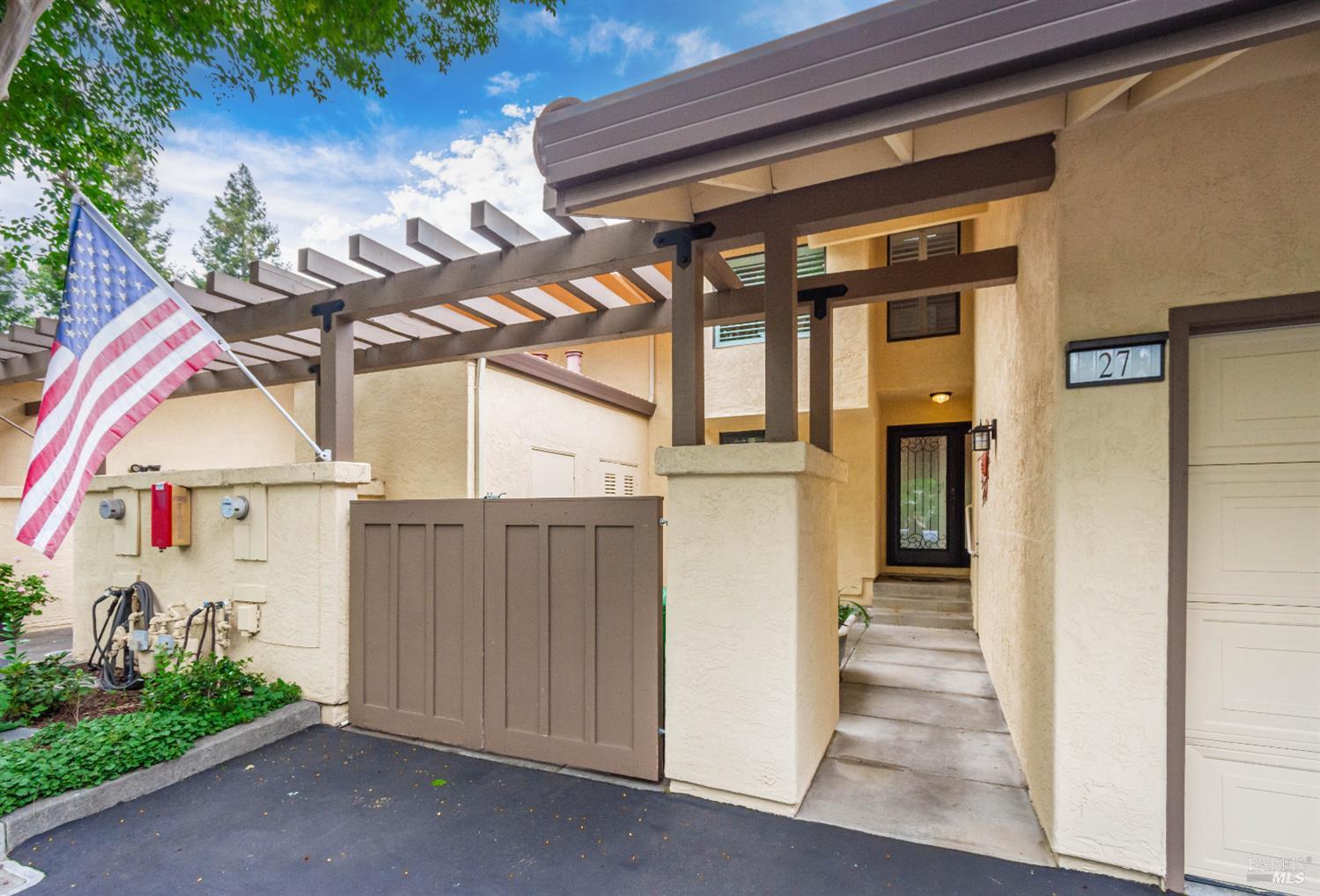 27 Fountain Grove Circle