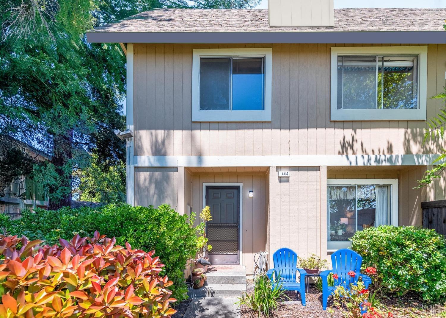 1444 Gold Way photo 3
