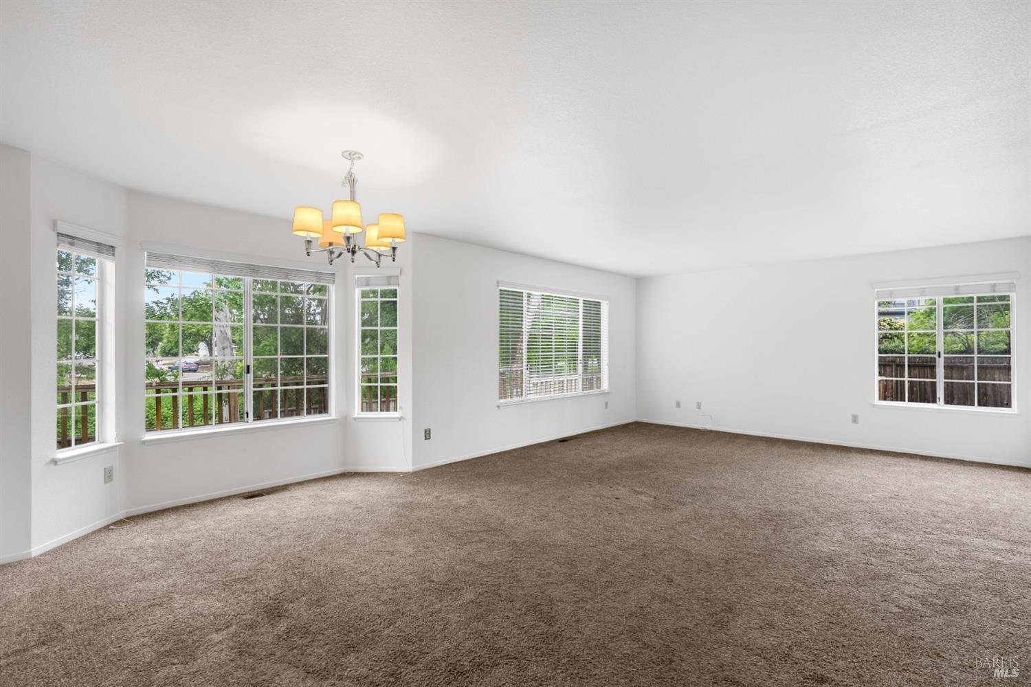 2319 Jennings Avenue photo 3