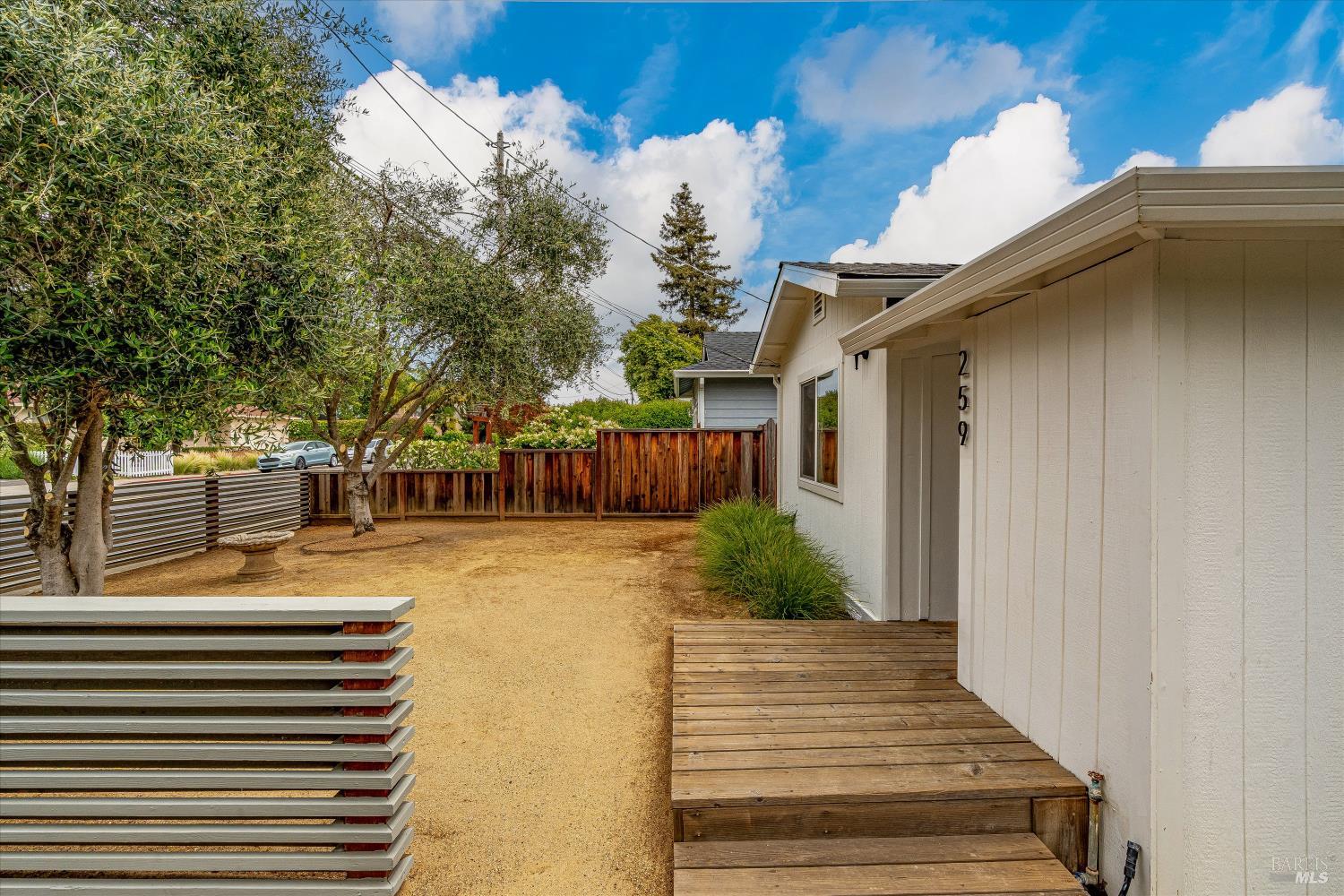 259 W Macarthur Street photo 3
