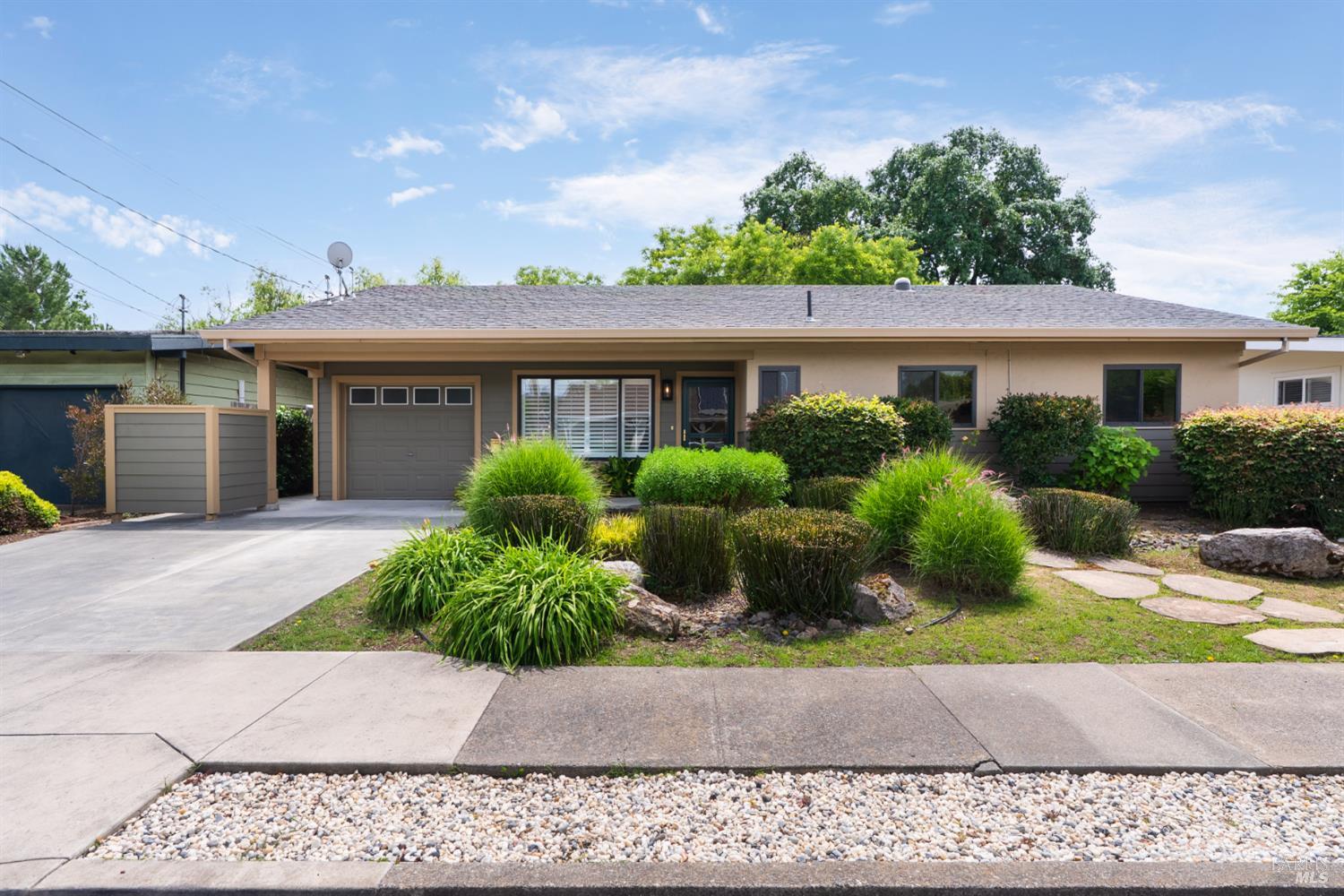 321 Arroyo Way