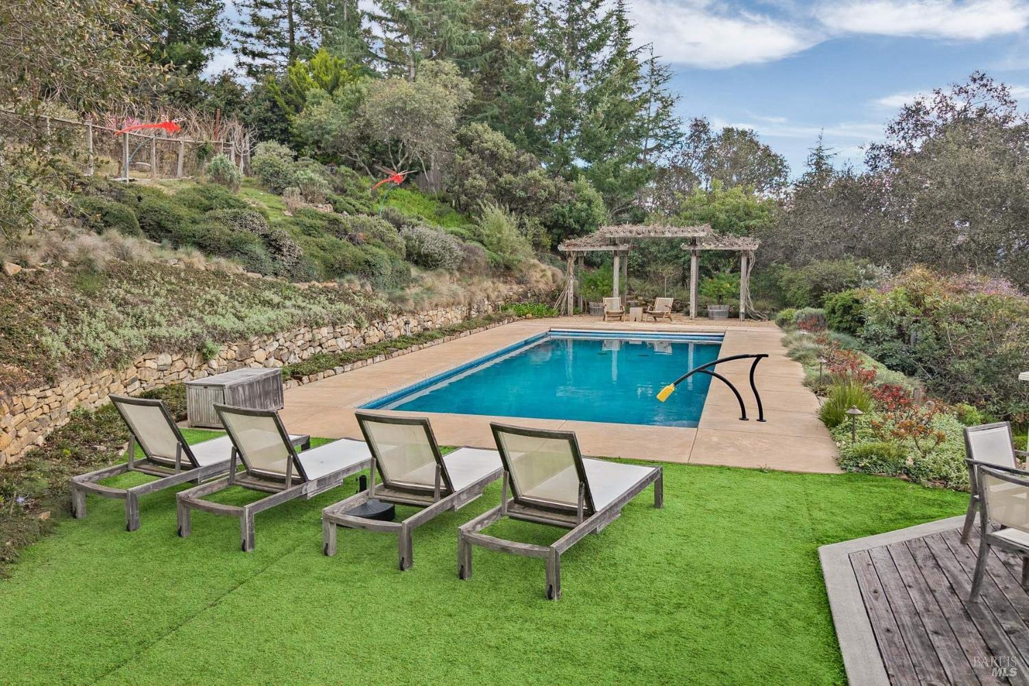 2557 Trinity Road photo 3