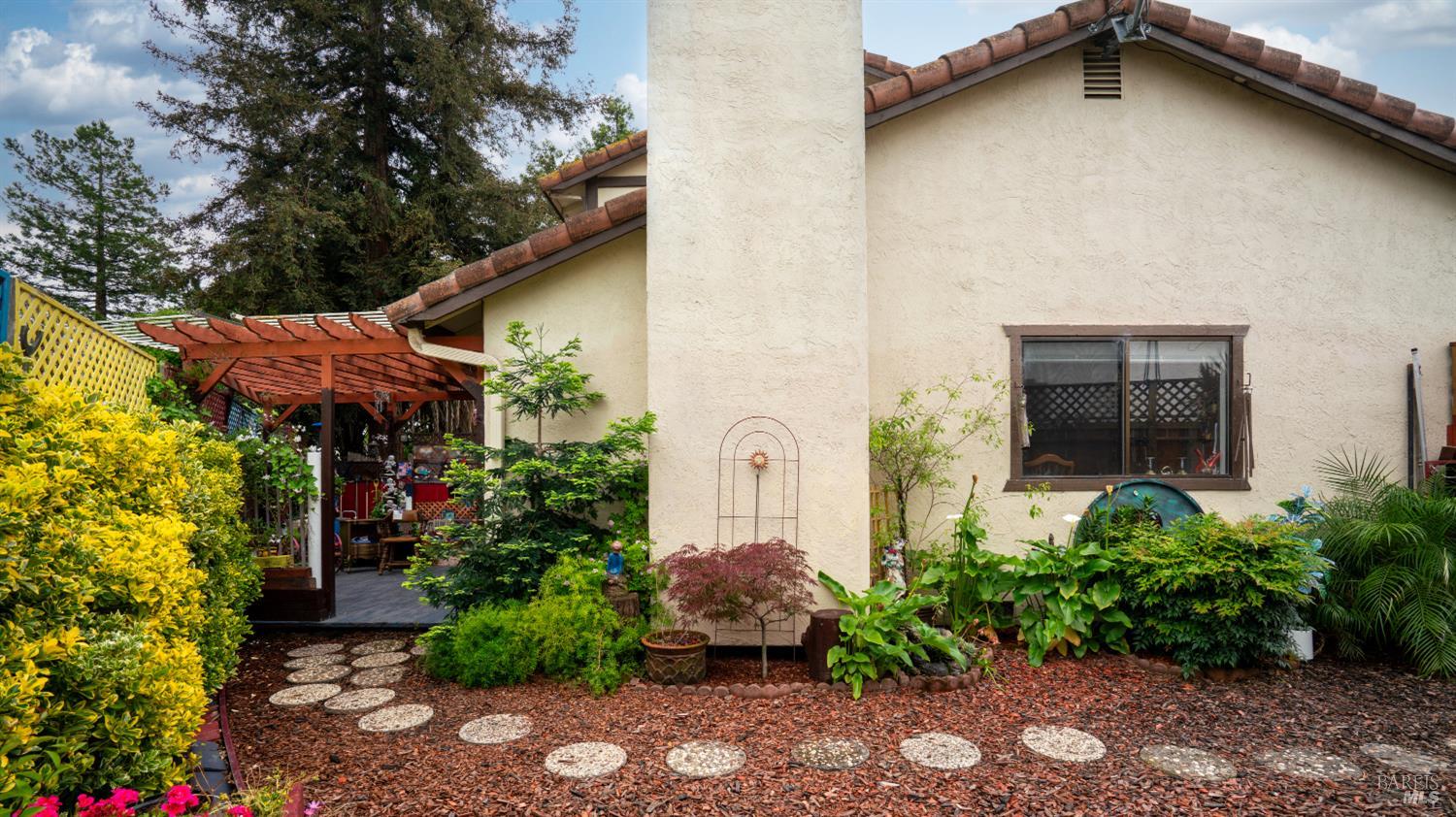 919 Hacienda Circle photo 3