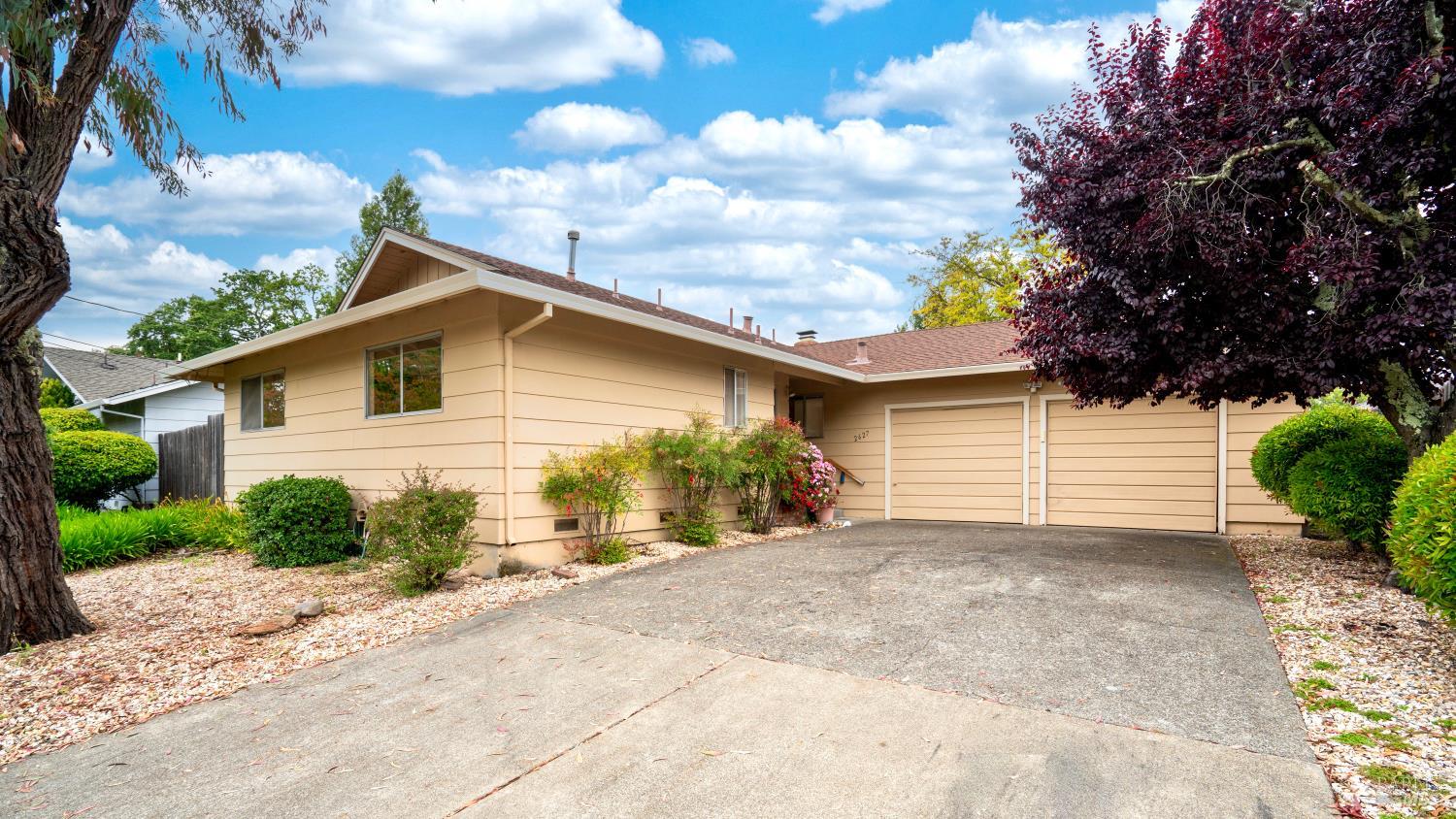 2627 Compadre Drive photo 2