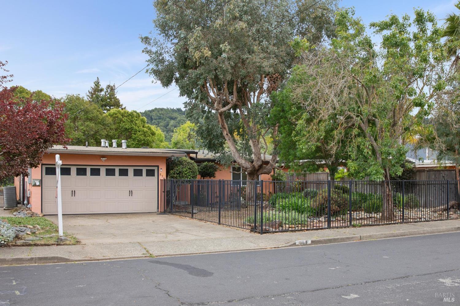 854 Rosal Way