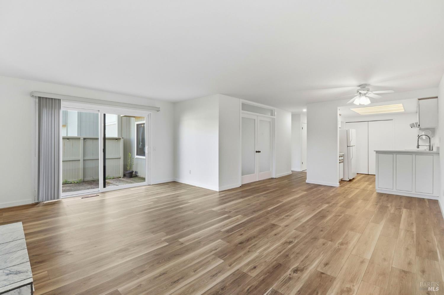 12 Lakeview Court photo 2