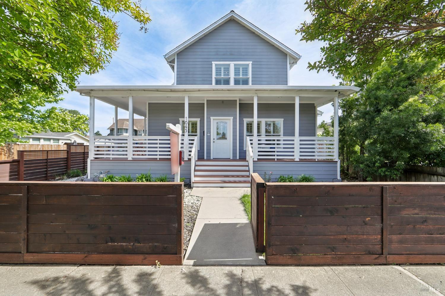 1645 E Street photo 2