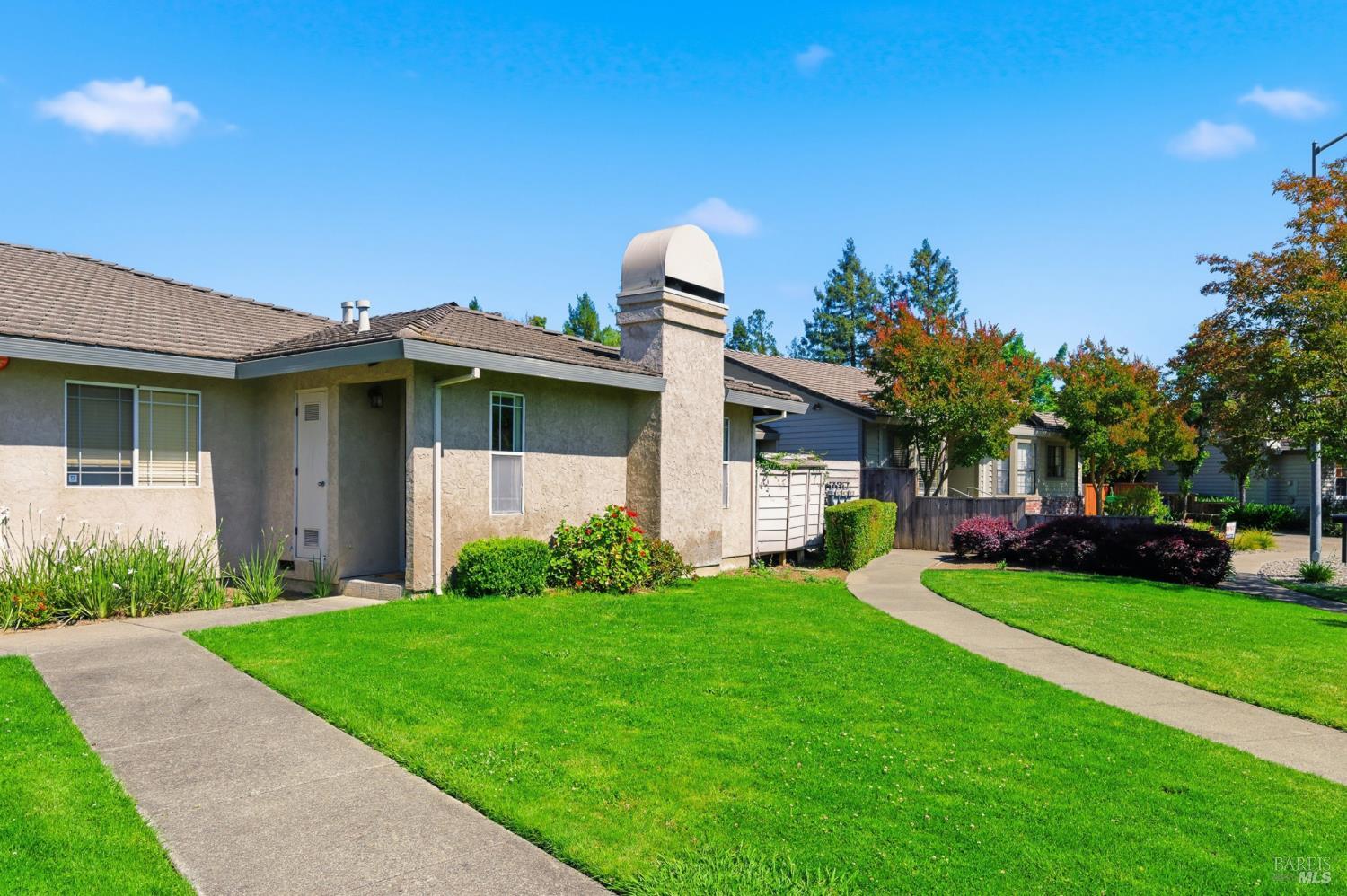 750 William Court photo 2