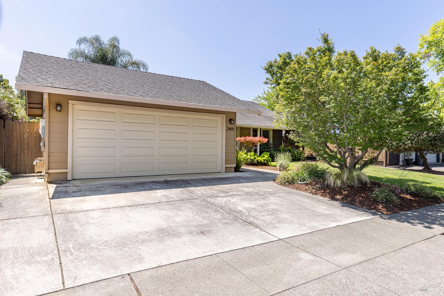 2491 Vine Hill Drive photo 2