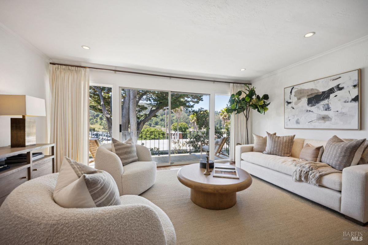 362 Eden Roc Drive photo 2