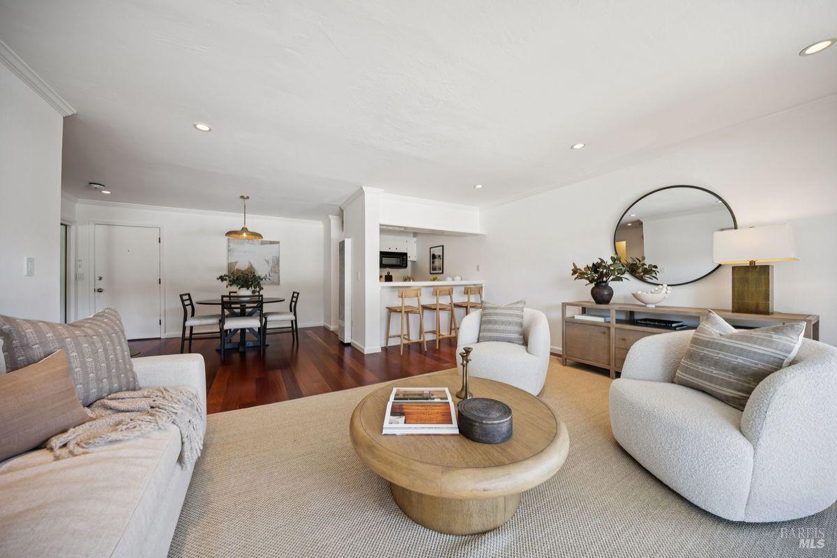 362 Eden Roc Drive photo 3