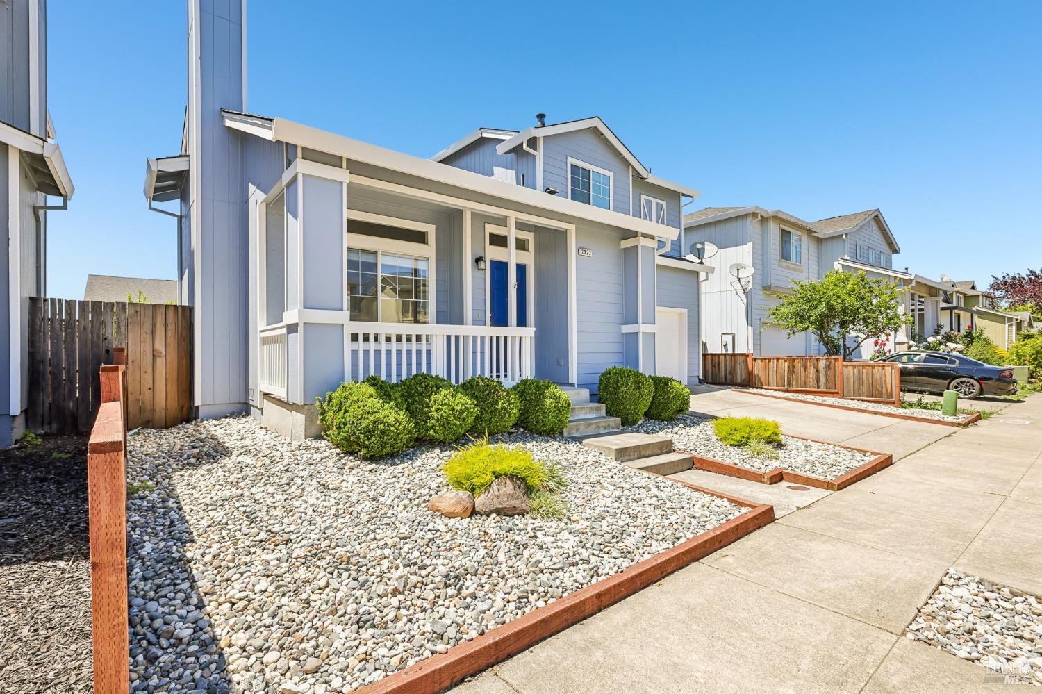 2323 Malachite Way photo 2