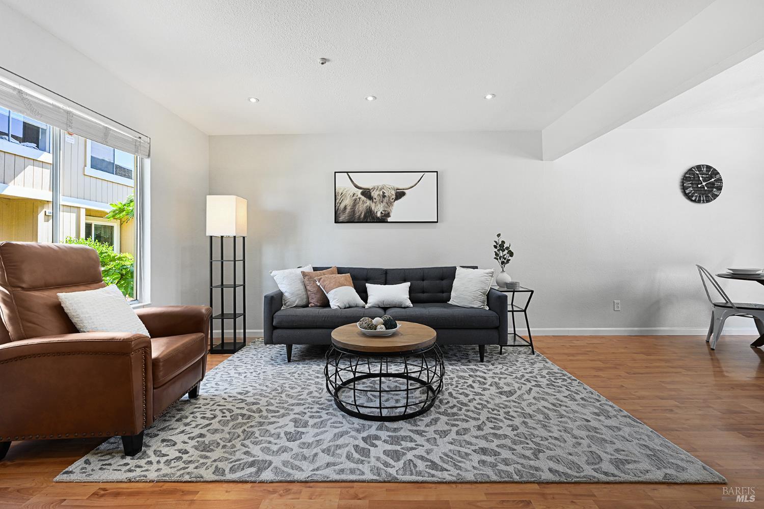 1442 Gold Way photo 2