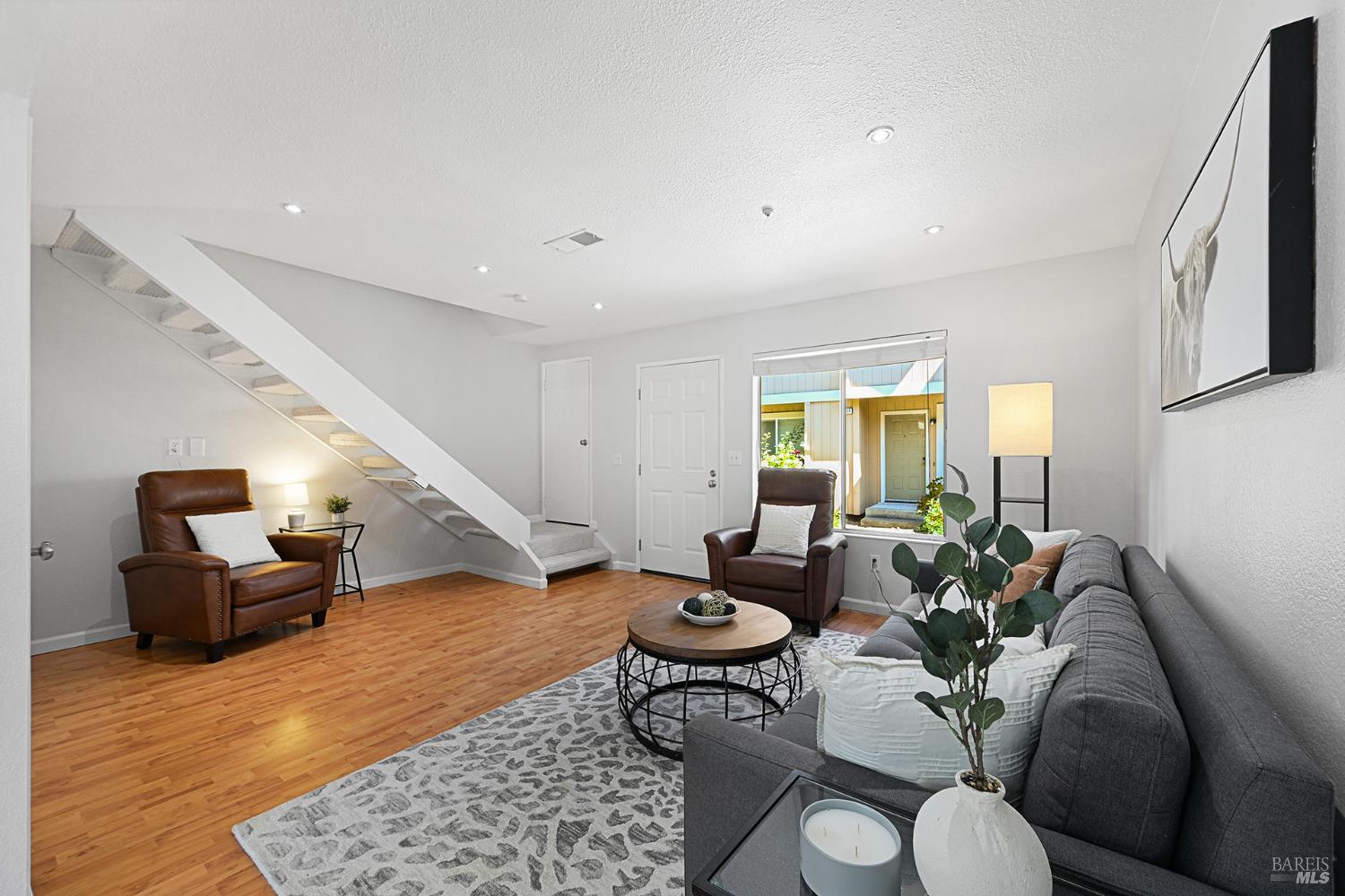 1442 Gold Way photo 3