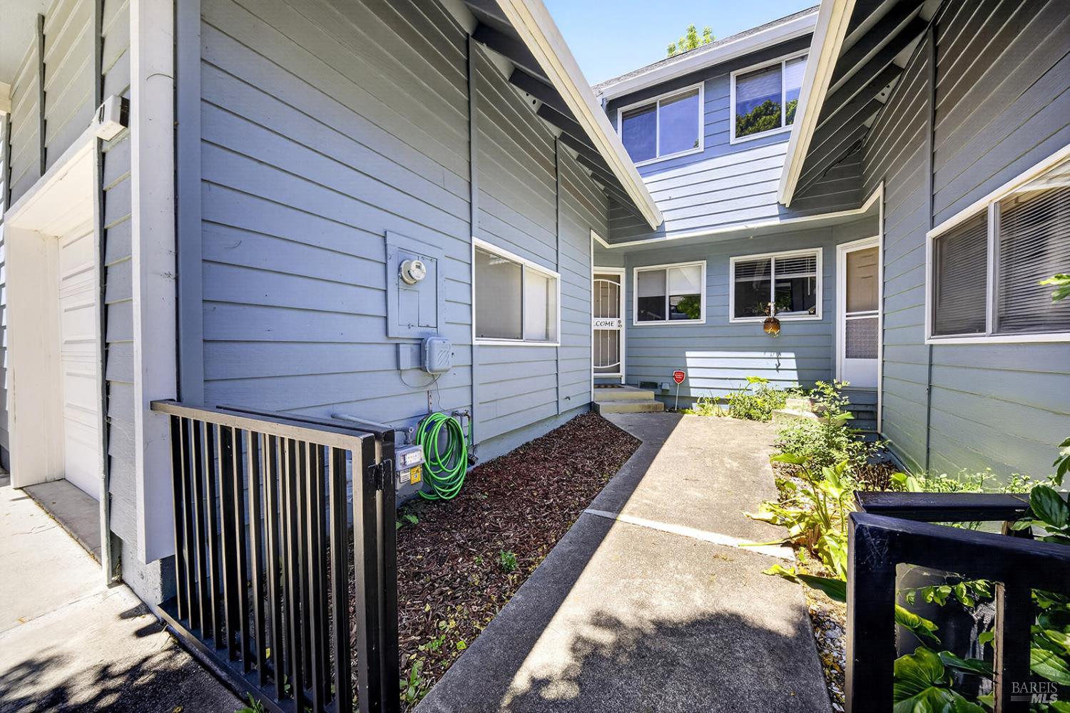 41 Meadowbrook Court photo 3