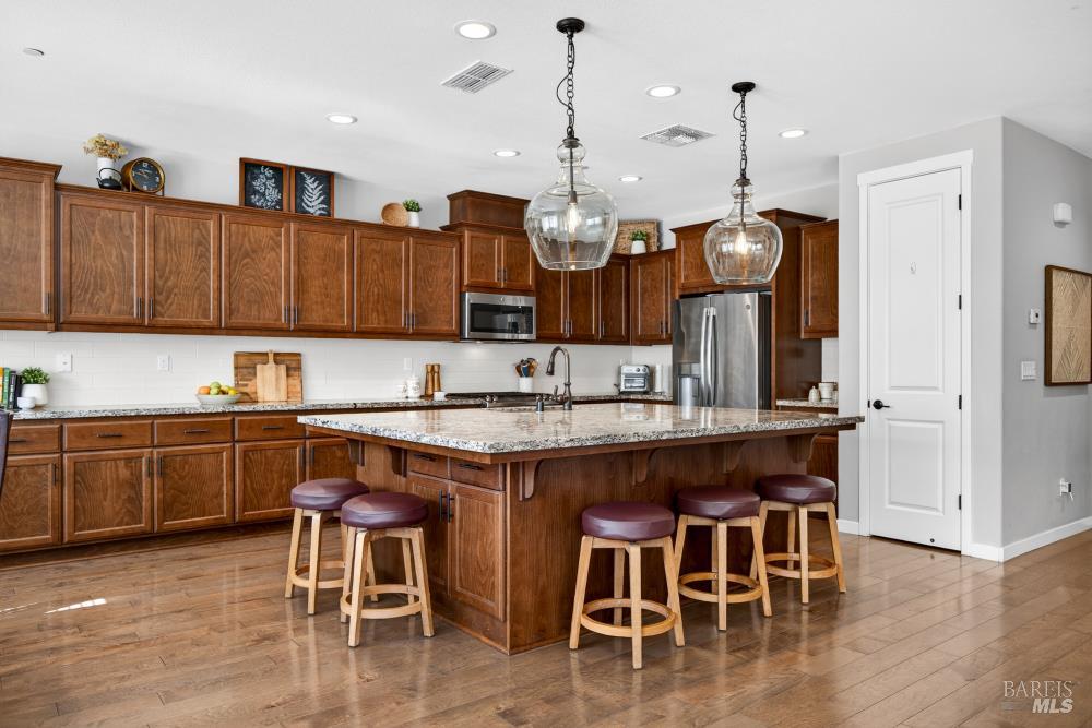 561100986_3a67c389-6ee0-4c69-8d3c-de84c85672e7.jpg