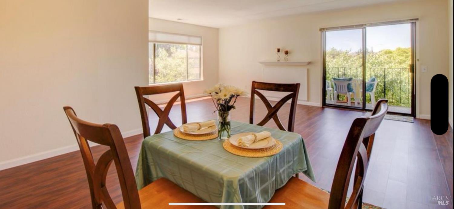 22 Lakeview Court photo 2