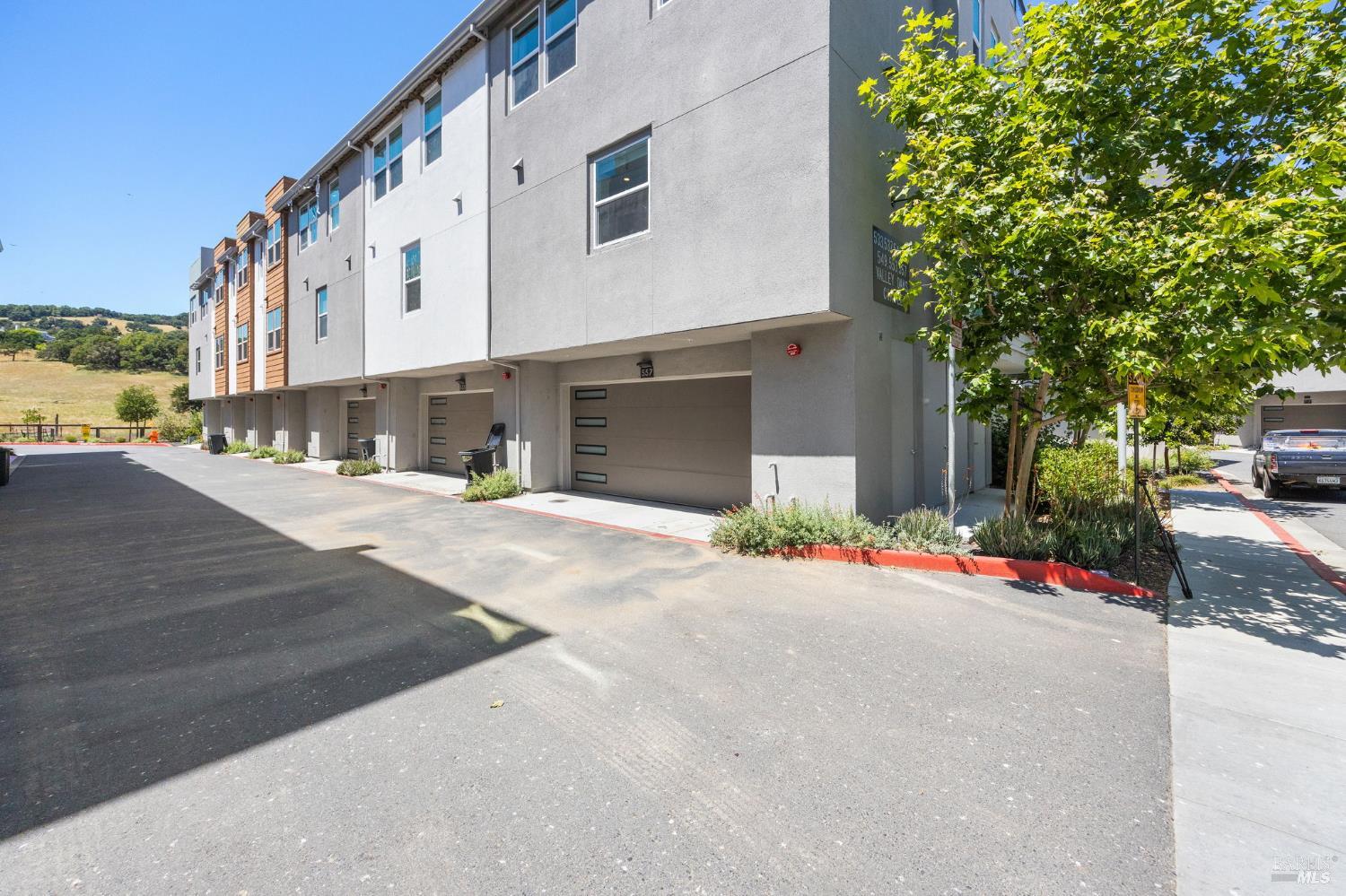 557 Valley Oaks Circle