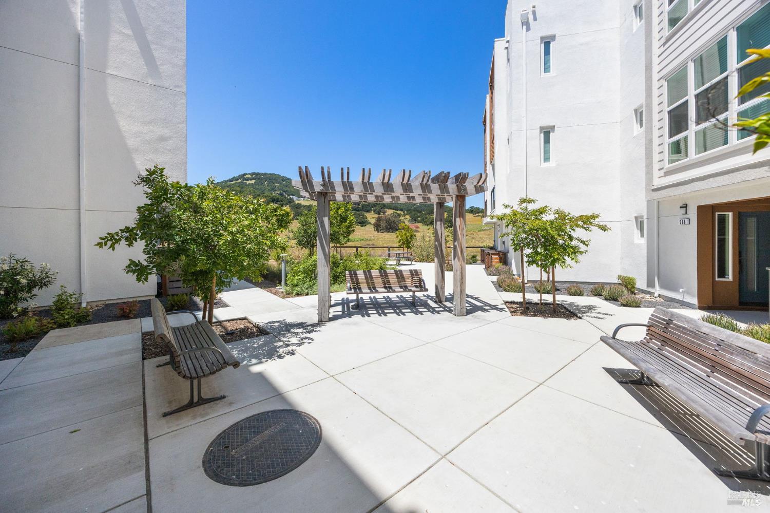 557 Valley Oaks Circle