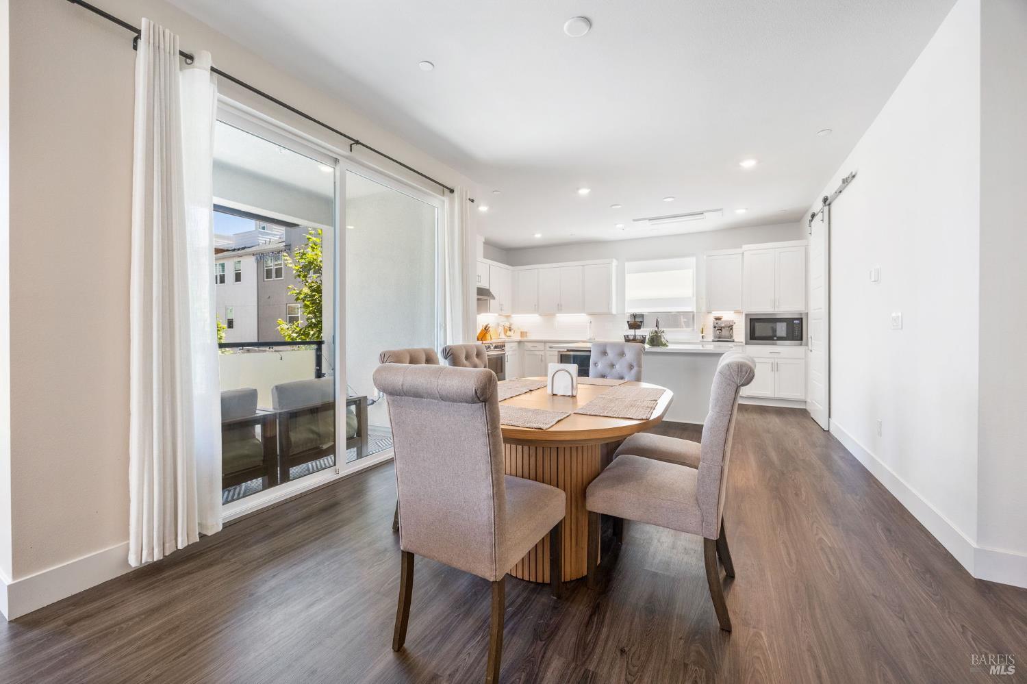 557 Valley Oaks Circle