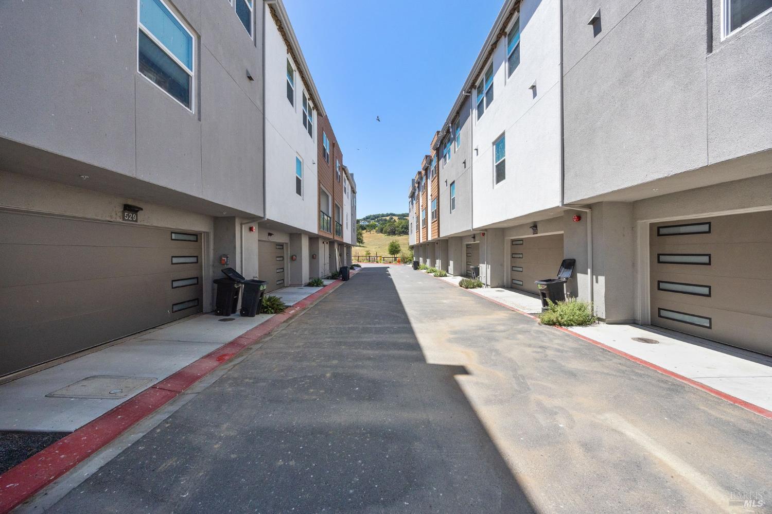 557 Valley Oaks Circle