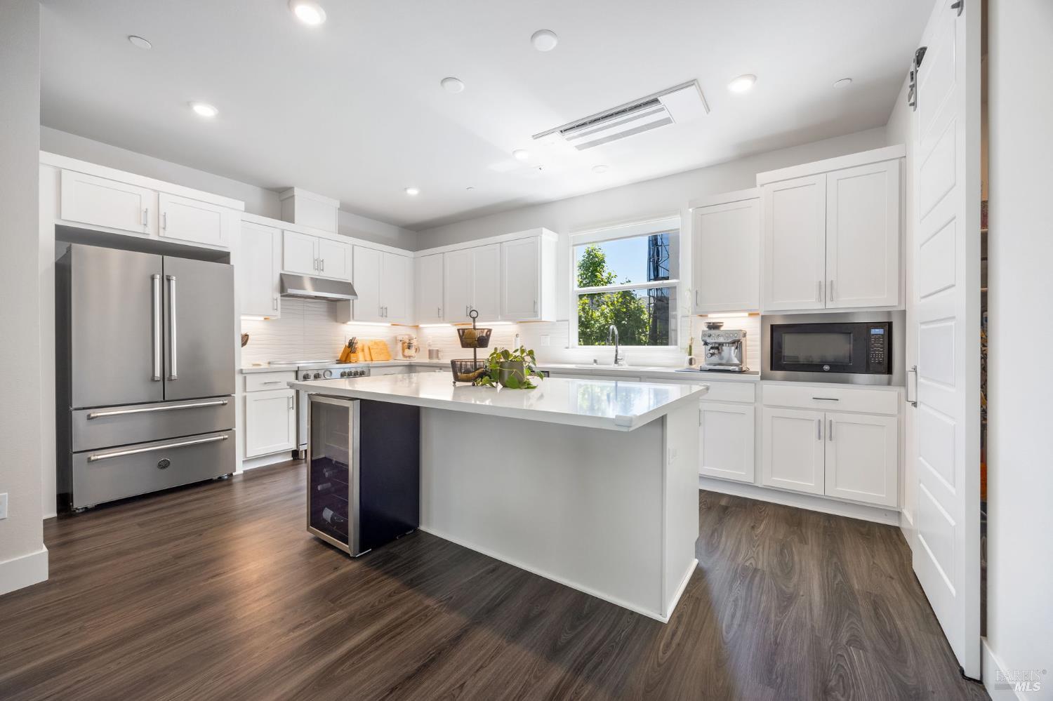 557 Valley Oaks Circle