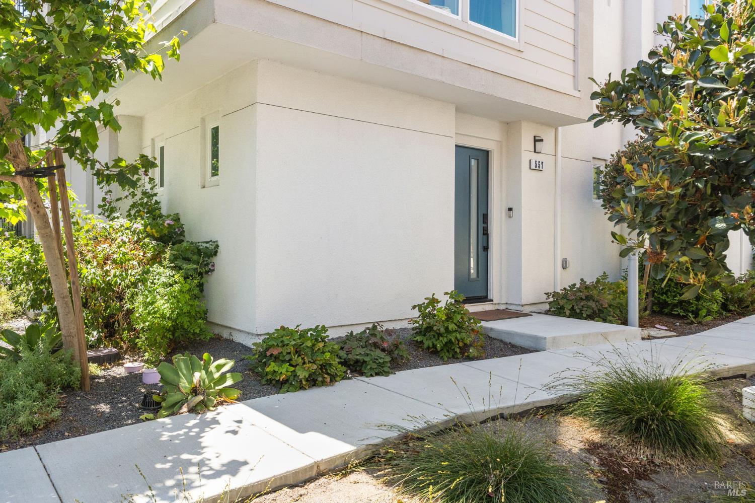 557 Valley Oaks Circle