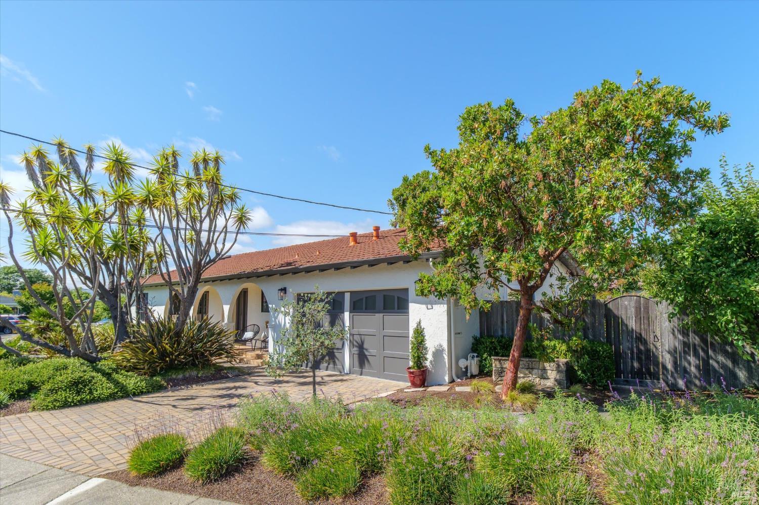 5 Edgemar Way
