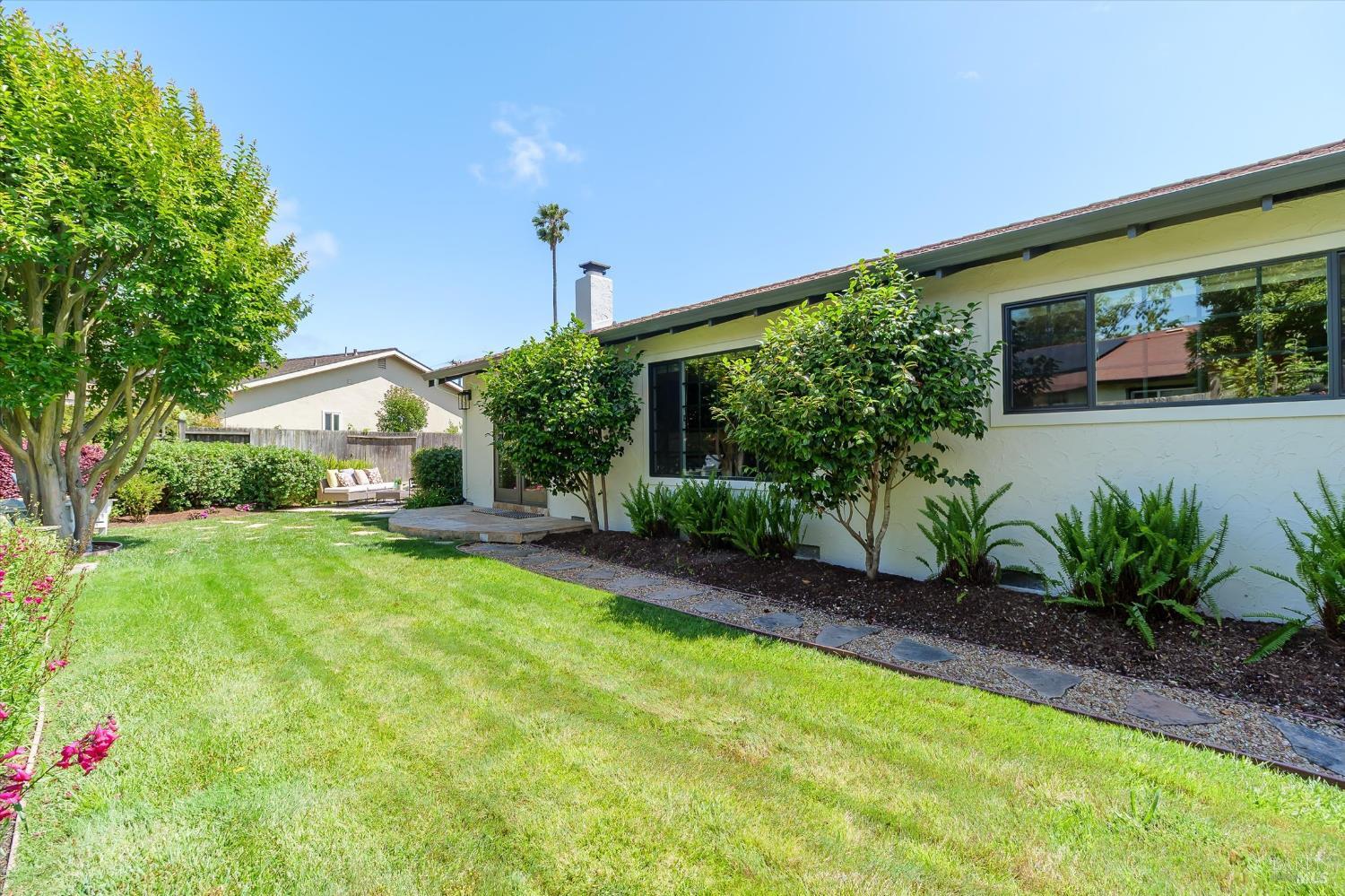 5 Edgemar Way