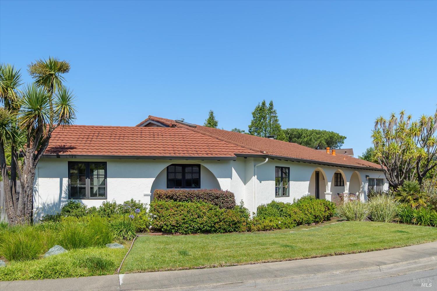 5 Edgemar Way
