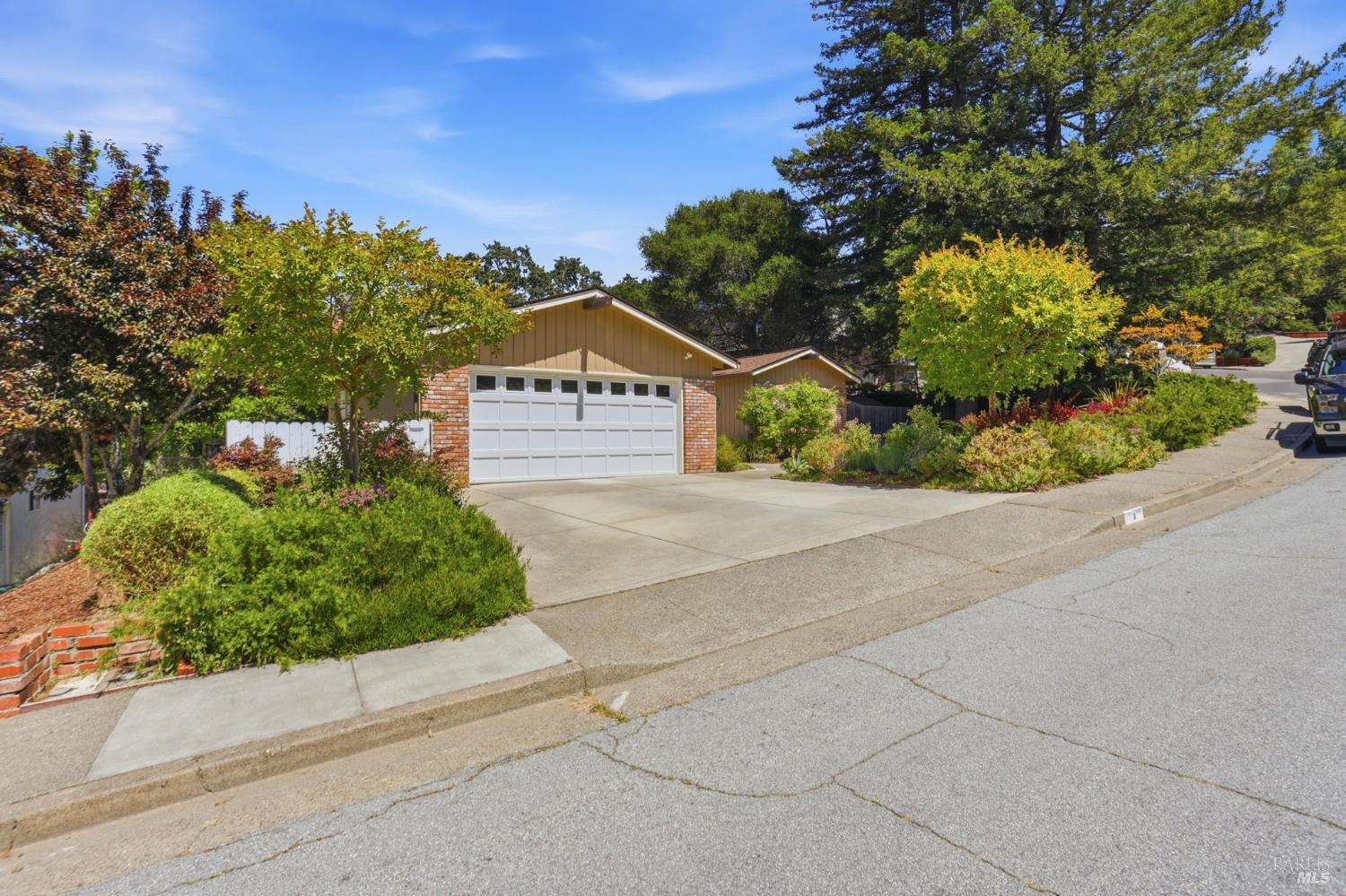 3 Tilden Drive photo 2