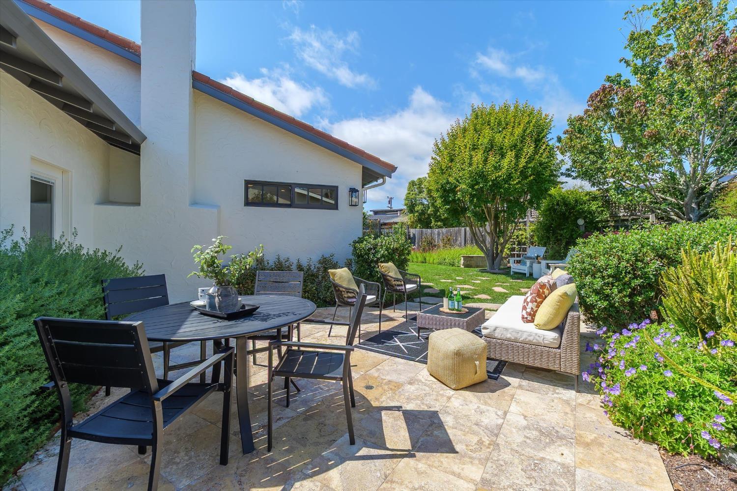 5 Edgemar Way