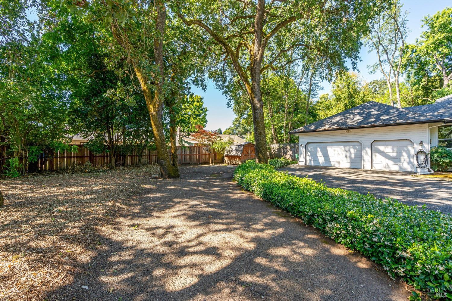 934 Fairway Drive photo 3